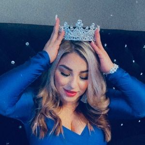 Meet your Posher, Claudia